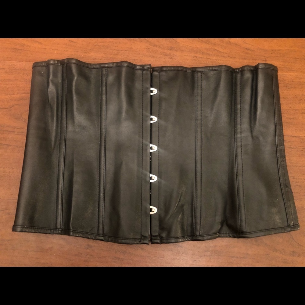 2x black corset